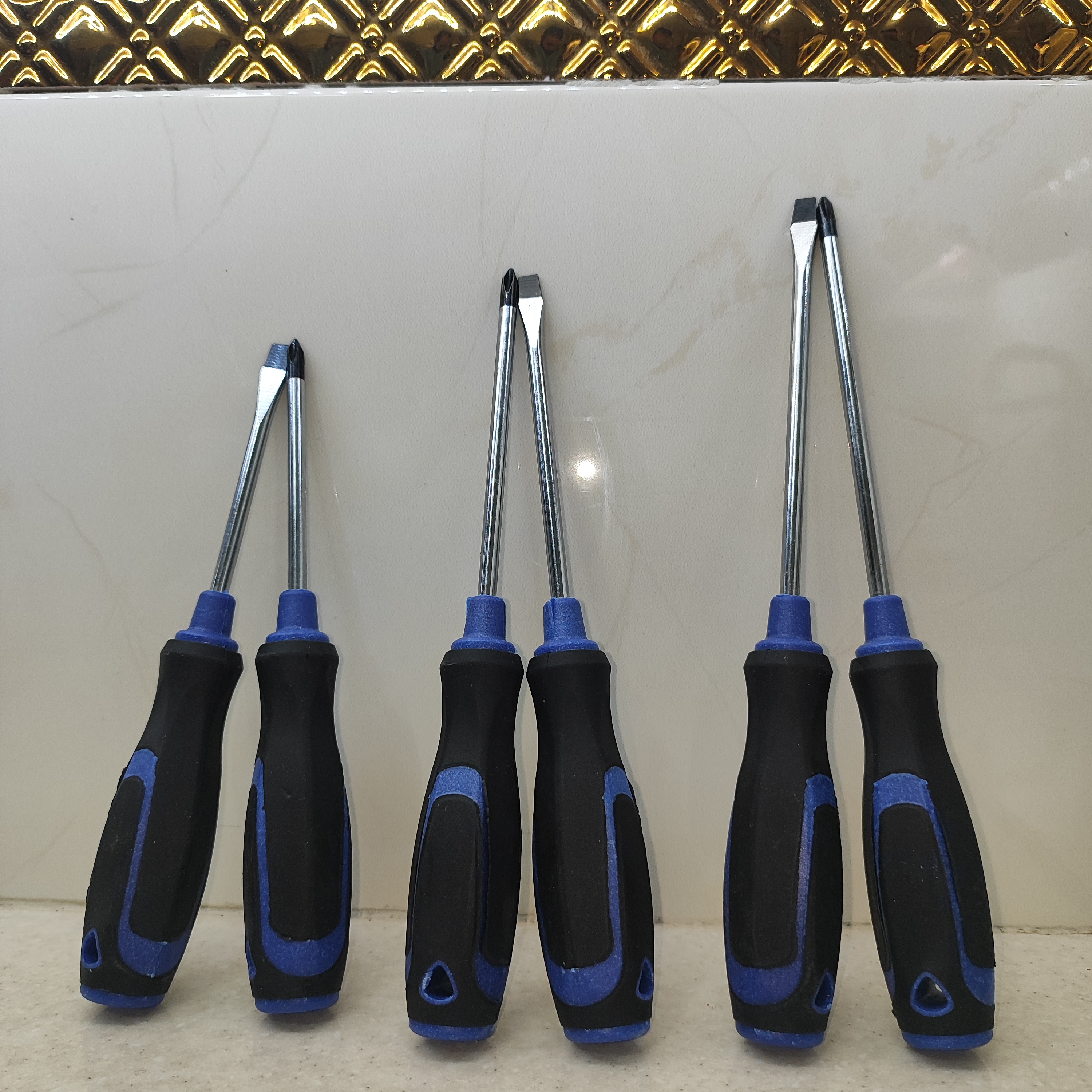 ست پیچ گوشتی 6 عددی برند korol  چهارسو و دوسو کیفیت کروم وانادیوم دارای کیف حمل مناسب مصارف خانگی