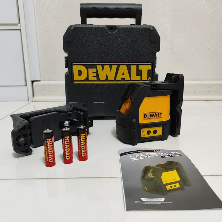 تراز طرح دیوالت نور سبز مدل DW088CG
