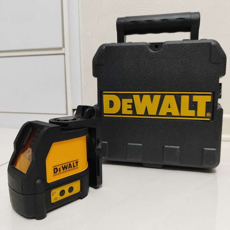 تراز طرح دیوالت نور سبز مدل DW088CG