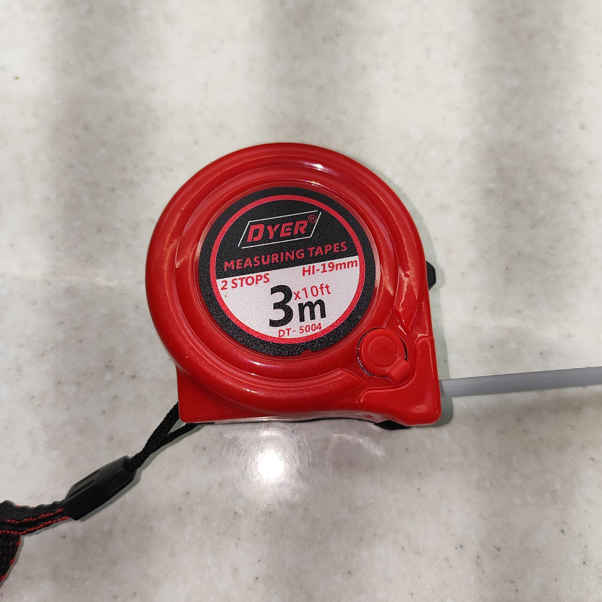 متر نشکن دایر3 متری برند DYER اصلی مدل DT-5004 دارای قفل و بند آویز فونت درشت و خوانا (کیفیت عالی خانگی و صنعتی)